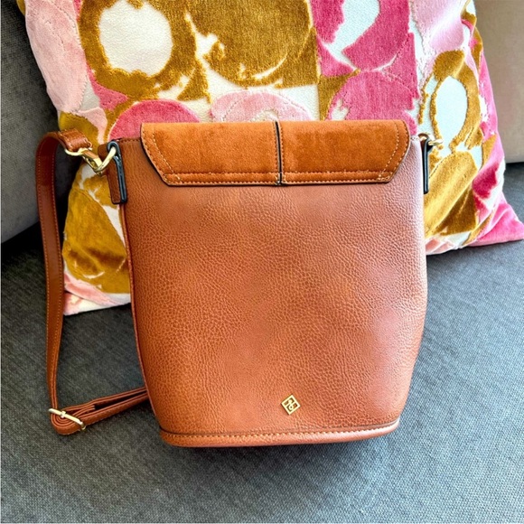 Elegant Tan Leather Shoulder Bag - Picture 3 of 4
